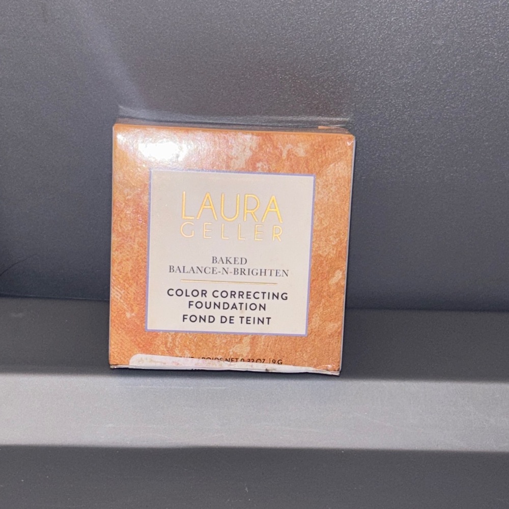 Laura Geller Baked Color Correcting Foundation - Light